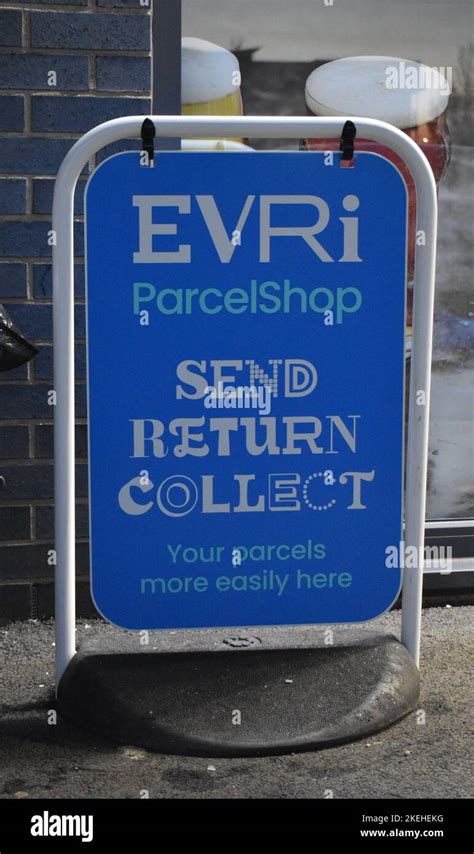 Evri Parcelshop Sign Hi Res Stock Photography And Images Alamy