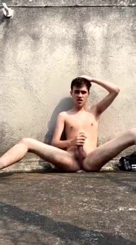Público Pegação Jerking naked outside ThisVid