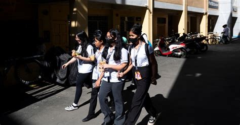 Nắng nóng gay gắt sao không để học sinh tự học bù ở nhà Tuổi Trẻ Online