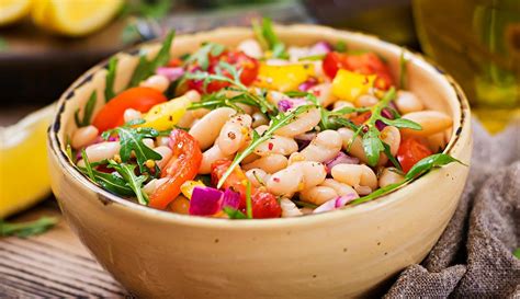 11 Receitas De Salada De Feijão Branco Para Um Delicioso Almoço