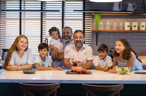 Paternidade gay e adoção deixam de ser tabus no livro Paiciência