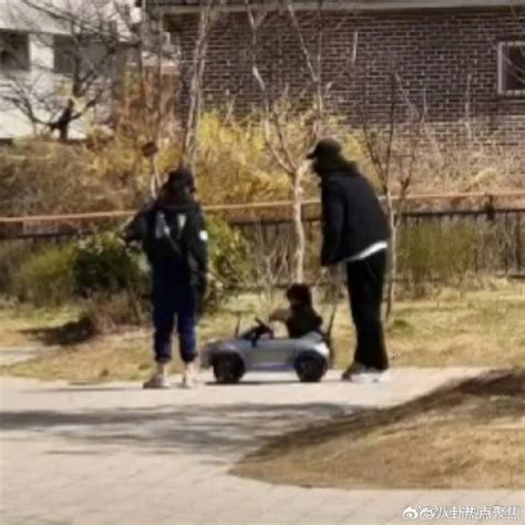 Hot T M D Nh Son Ye Jin Hyun Bin A Qu T Ra Ngo I Ch I I M Thay I N Y C A B G Y S T