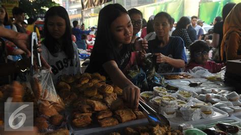 Hari Pertama Puasa Pasar Takjil Benhil Diserbu Warga Foto Liputan