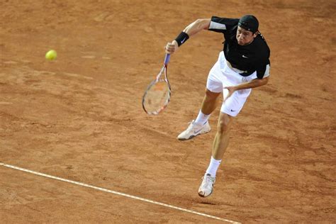 Tennis Sergue Bubka Junior Esp Re Franchir La Barre Tsonga