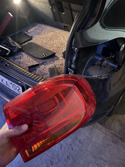 Замена лампочки правого стоп сигнала — Volkswagen Tiguan (1G), 2 л ...