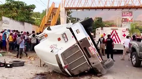 Accidente en Chiapas al menos 55 muertos tras volcar en México un