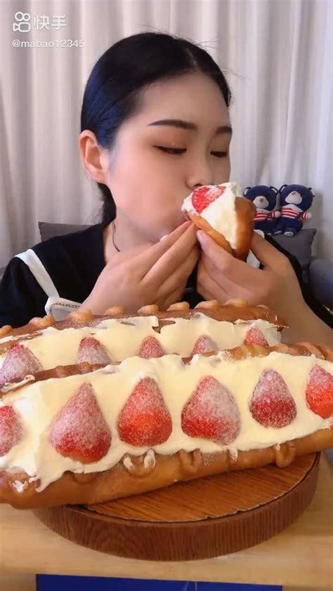 ASMR Strawberry Cake Mukbang In 2024 Satisfying Eats Mukbang Food