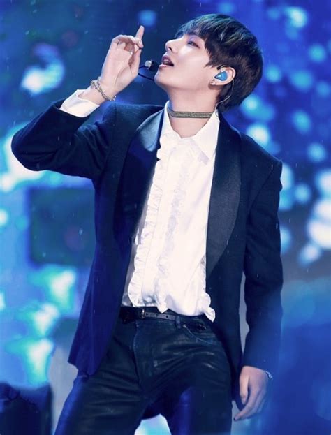 Potret Seksi V Bts Atau Kim Taehyung Yang Hot Menggoda