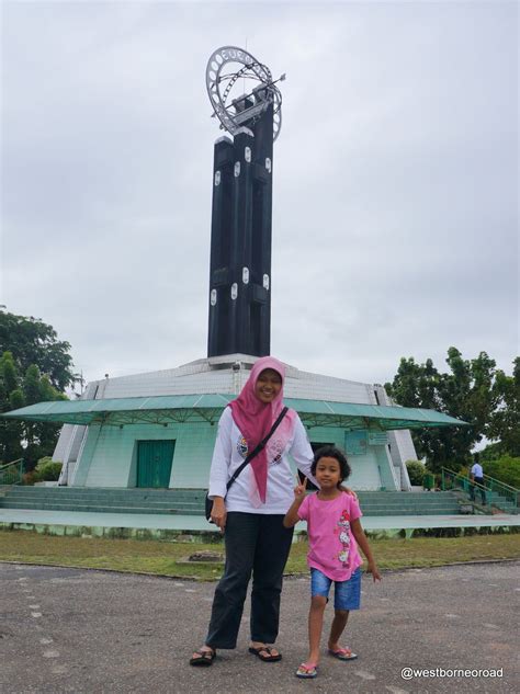 Berdiri di Equator Bumi, Tugu Khatulistiwa, Pontianak ~ West Borneo Road