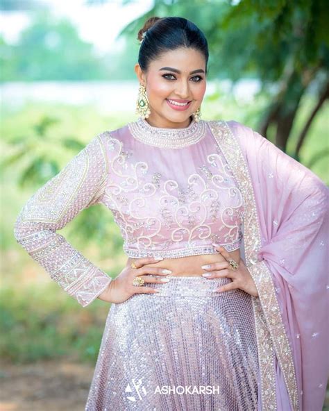 Sneha Prasanna's splendid look in a lilac sequinned lehenga!