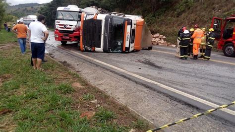 Acidente Entre Dois Caminh Es Deixa Um Ferido Na Br Em Te Filo