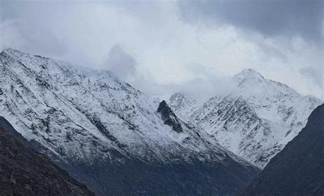 Sonamargs Upper Reaches Receive Seasons First Snowfall Rain Lashes