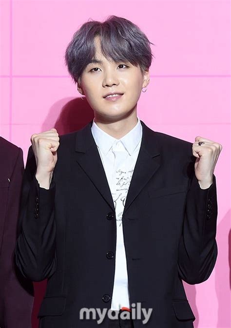 Btsのsuga、軍入隊の心境を語るファンとの約束も「2025年に アラ還だけどarmyです。何歳までかな？