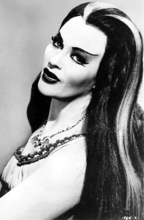 16 Famous Goth Women From TV and Movies | The munsters, Lily munster ...