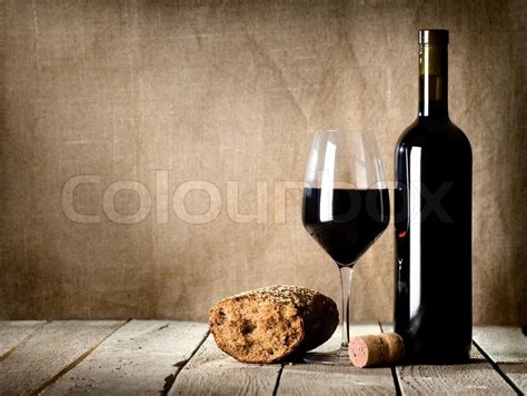 Wein Andbread Auf Dem Tisch Stock Bild Colourbox