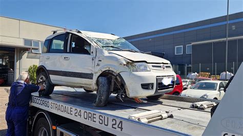 Esce Di Strada Con La Panda E Si Cappotta Poi Tamponamento Sulla