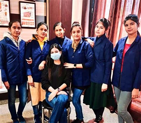 Dermatologist Nishi - Skin & Hair Specialist | Skin Doctor | Laser Skin ...