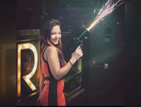 Wedding Celebration Reusable Cold Fire Gun Sparkle Pyro Gun At Rs 90