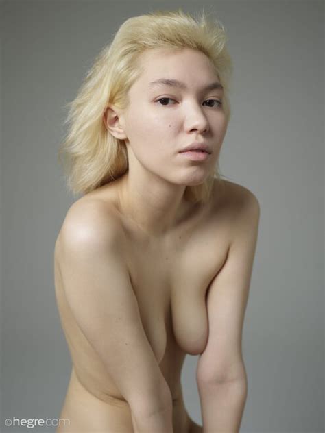 Amateur Girl Lily Nude