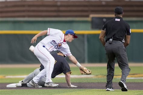 Stingers Stay Strong After Weather Delay Top Hot Tots 12 2 News Sports Jobs Minot Daily News