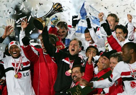 Relembre o São Paulo campeão mundial e da Libertadores há 15 anos