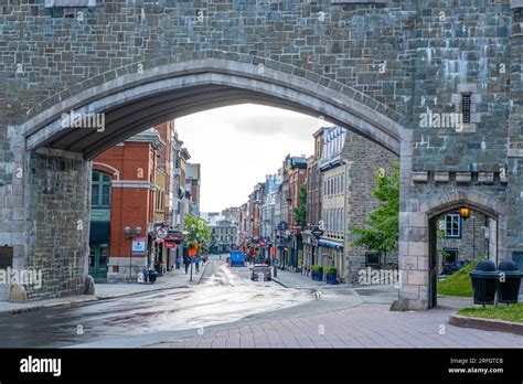 Porte St Jean entrance through the old perimeter wall into Old Quebec ...