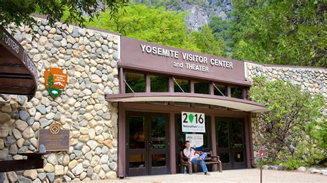 Yosemite Visitor Center in Yosemite National Park, California | Expedia.ca