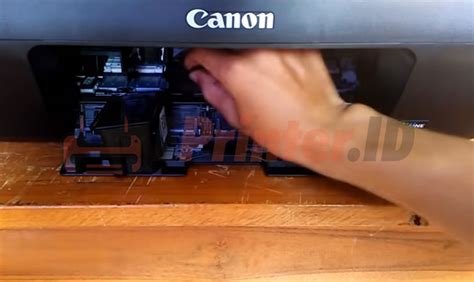 Cara Mengisi Tinta Printer Canon MG2570S Melubangi Catridge