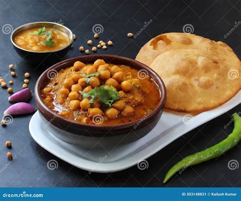 Indian Breakfast Chola Bhatura Dish Stock Illustration - Illustration of bread, chole: 303148831