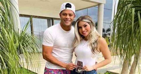 Hulk Para Ba E Camila Ngelo Revelam Sexo E Nome Do Beb Famosos