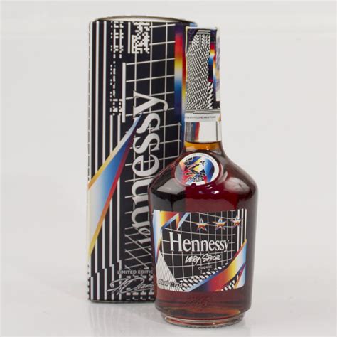 Hennessy VS Pantone dárkové balení 0 7l 40 ExcaliburShop