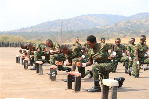 Abasirikare Barwanira Ku Butaka Muri Rdf Basoje Imyitozo Idasanzwe