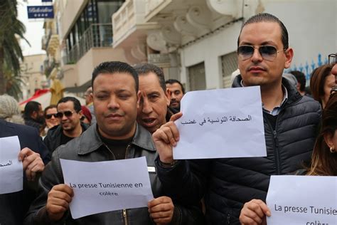 Les Journalistes Tunisiens Sont En Col Re Et Manifestent En Masse