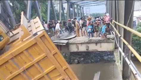 Jembatan Menuju Objek Wisata Tangkahan Ambruk 1 Truk Terperosok Kabarkan