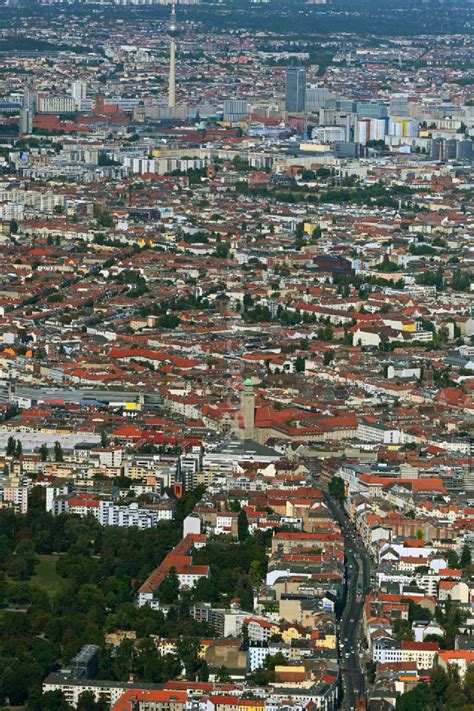 Berlin Aus Der Vogelperspektive Stadtansicht Entlang Der Hermannstra E