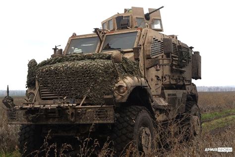 Photos of the International MaxxPro active in Ukraine serving the lads ...