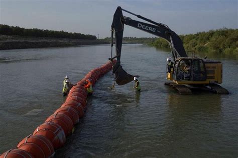 Us Court Will Reconsider Forcing Texas To Remove Rio Grande Migrant Barrier