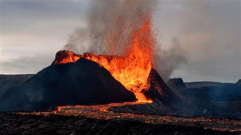 Un Nuevo Volcán Ruge En Islandia Traveler