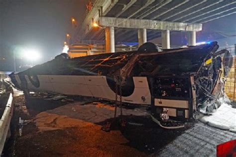 Tragedia A Mestre Bus Precipita Da Cavalcavia Morti E Feriti