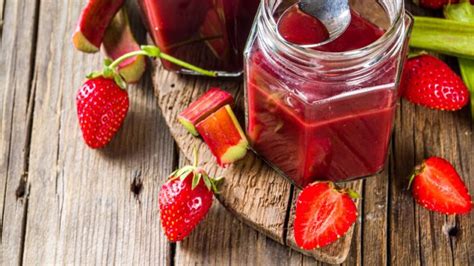 Pioneer Woman Strawberry Rhubarb Freezer Jam The Pioneer Kitchen