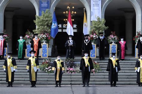 Rektor Ugm Mewisuda Lulusan Pascasarjana Universitas Gadjah Mada