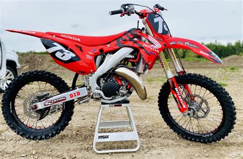 Two Stroke Tuesday Full Test Of The Honda Cr Motocross Action