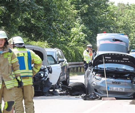 Vier Verletzte Und Euro Schaden Bei Unfall Auf H He Von