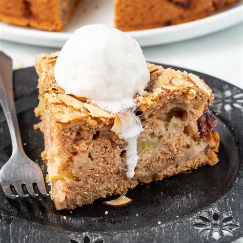 This Simple And Very Delicious Vegan Apple Cake Is Light And Fluffy