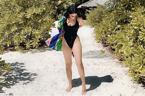 3 Hot Sexy May Ng Bikini Pics