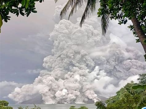 Gunung Ruang Meletus Tujuh Bandara Di Sulawesi Ditutup Sementara