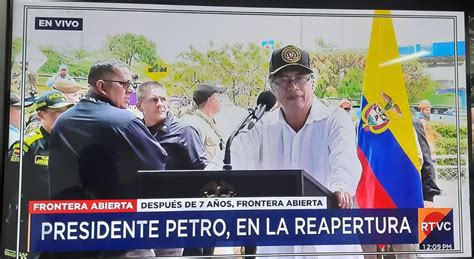 Hollman Morris On Twitter En Este Momento El Presidente Petrogustavo