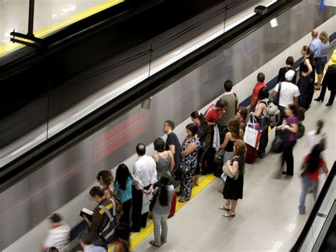 Trenes M S Llenos Y Esperas Algo M S Largas En La Primera Jornada De