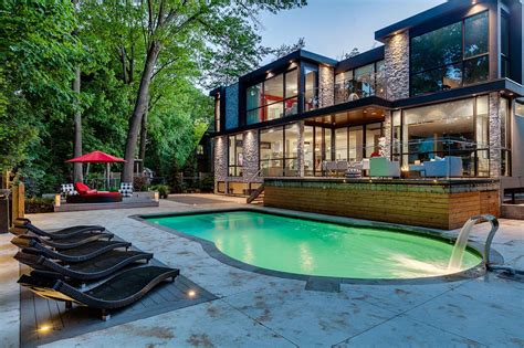 Captivating Contemporary House In Toronto Canada