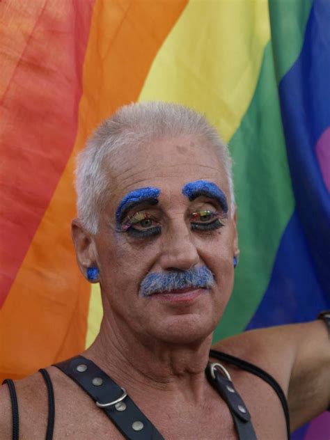 Urbanita Aldealizada Que No Aldeanizada Dia Del Orgullo Gay Julio En Madrid